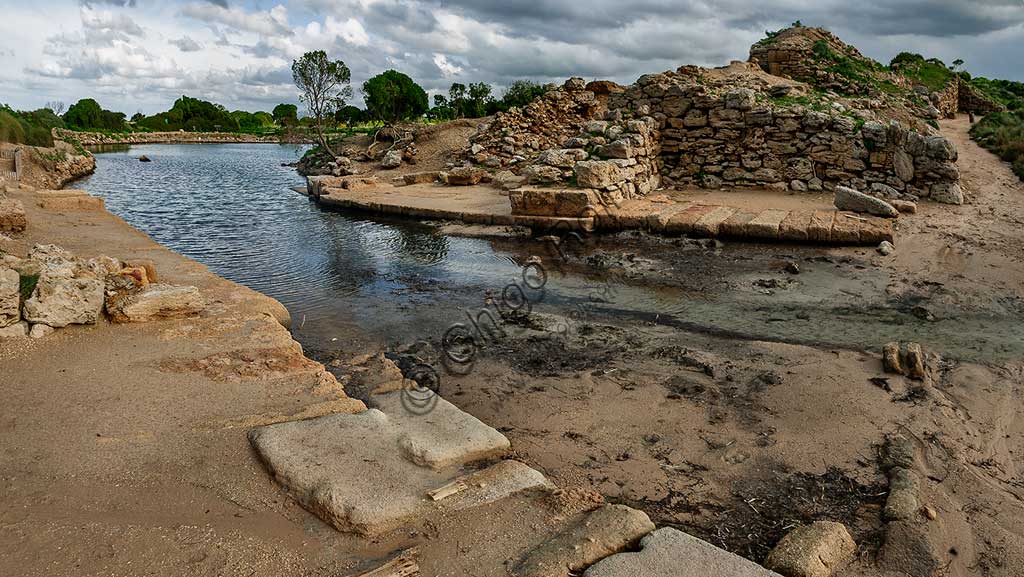 Island of San Pantaleo, Motya: view of the Phoenician Kothon, probable sacred pool or small harbour.