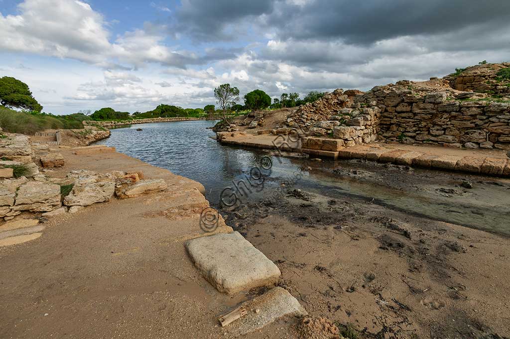 Island of San Pantaleo, Motya: view of the Phoenician Kothon, probable sacred pool or small harbour.