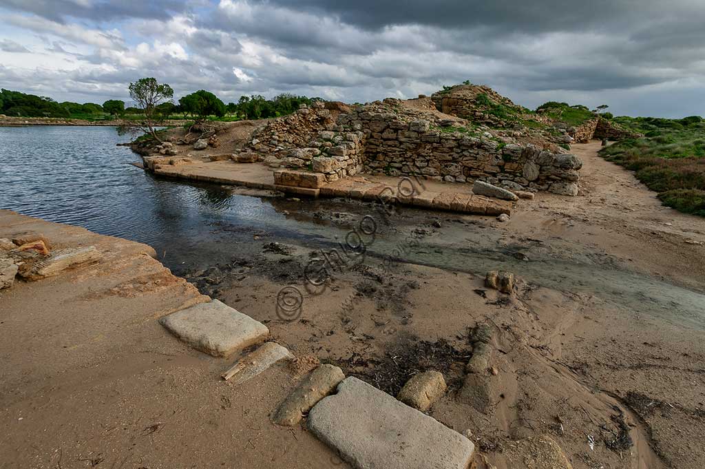 Island of San Pantaleo, Motya: view of the Phoenician Kothon, probable sacred pool or small harbour.