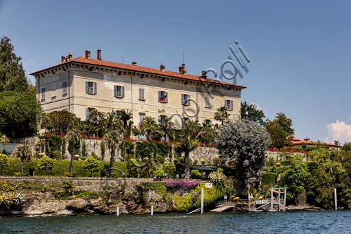 Isola Madre: Palazzo Borromeo e scorcio del giardino all'inglese.