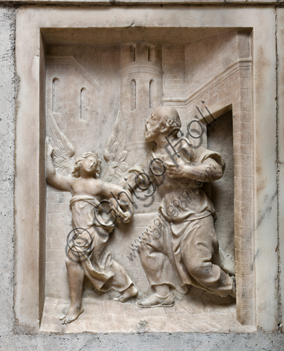 Genova, Duomo (Cattedrale di S. Lorenzo),  interno, cappella Cybo (braccio settentrionale del transetto), Monumento Funebre dell'Arcivescovo Giuliano Cybo: formelle con scene bibliche ("L'angelo libera S. Pietro dalla prigione"), di Giangiacomo e Guglielmo Della Porta, e di Niccolò Da Corte (1533 - 1537).