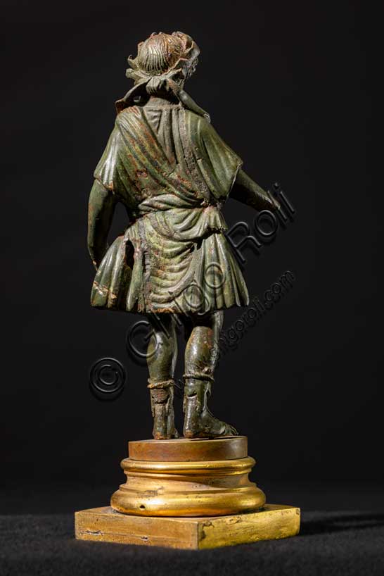 Museo Civico Archeologico di Bologna:Bronzetto con “Lar familiaris"  (Lare) in riposo. Inv. ROM 1058.