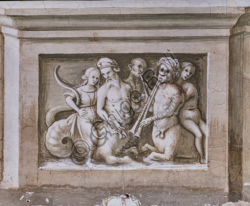  Libreria Piccolomini, parete nord-est: scena di nereide e musicisti tritoni, grisaille del basamento in corrispondenza del pilastro fra la seconda e la terza storia.