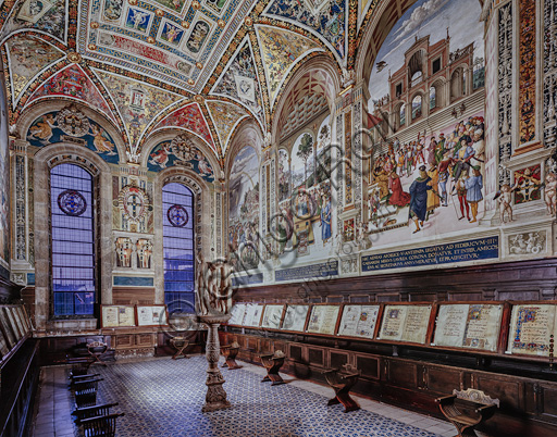Libreria Piccolomini: veduta dell’interno da sud-ovest, con gli affreschi di Bernardino di Betto, detto il Pinturicchio.