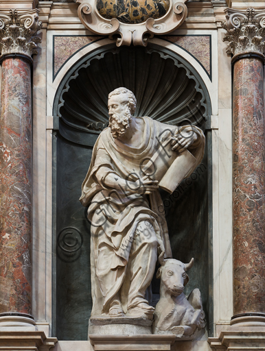 , Genoa, Duomo (St. Lawrence Cathedral), inside, the presbiter, South wall: "St. Luke", 1551-3, statue by Giovanni Giacomo Della Porta.