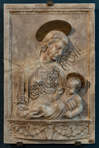 Maestro della Madonna Piccolomini (copia da), "Madonna con Bambino", seconda metà XV secolo, marmo.