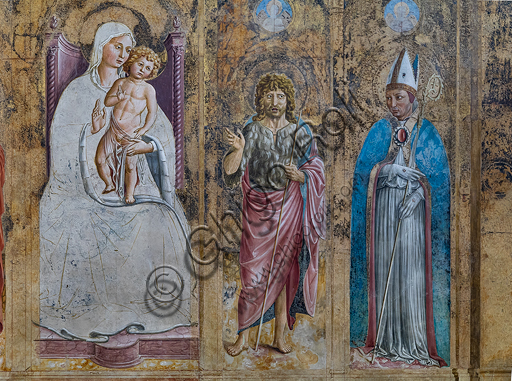 Montefalco,  Complesso Museale di San Francesco, Chiesa di San Francesco,  Cappella di S. Gerolamo: affreschi di Benozzo Gozzoli, 1452. Sulla parete,  al centro, finto polittico. Particolare con con Madonna con Bambino, S. Antonio da Padova,  S. Giovanni e S. Ludovico da Tolosa. 