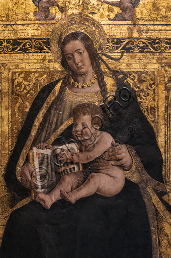  Hans Clemer: "Madonna and Child, also known as Madonna of the Rabbit", late 15th century - early 16th century, mixed media and gold on panel. Detail.