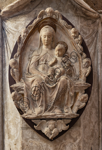 Basilica of the Holy Cross, right aisle: "Nursing Madonna", 1478, by Antonio Rossellino.