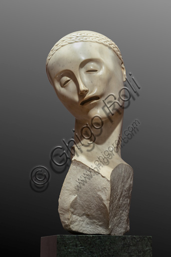 Fontanellato, Labirinto della Masone, Collezione di Franco Maria Ricci: "La madre", (frammento de "La Famiglia") di Adolfo Wildt, 1922 , scultura in marmo.