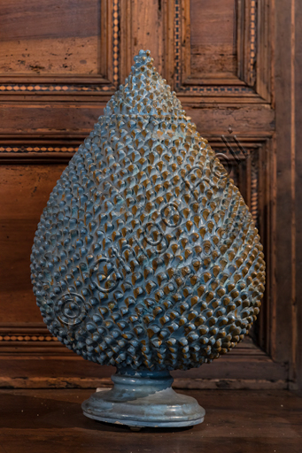 Maiolica di Deruta, vaso a forma di pigna, XVI sec.