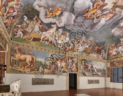  Mantua, Palazzo Ducale (Gonzaga's residence), Sala di Troia, view of the room. Frescoes by Giulio Romano and his assistants (1538 - 1539). The frescoes represent the story of the town.