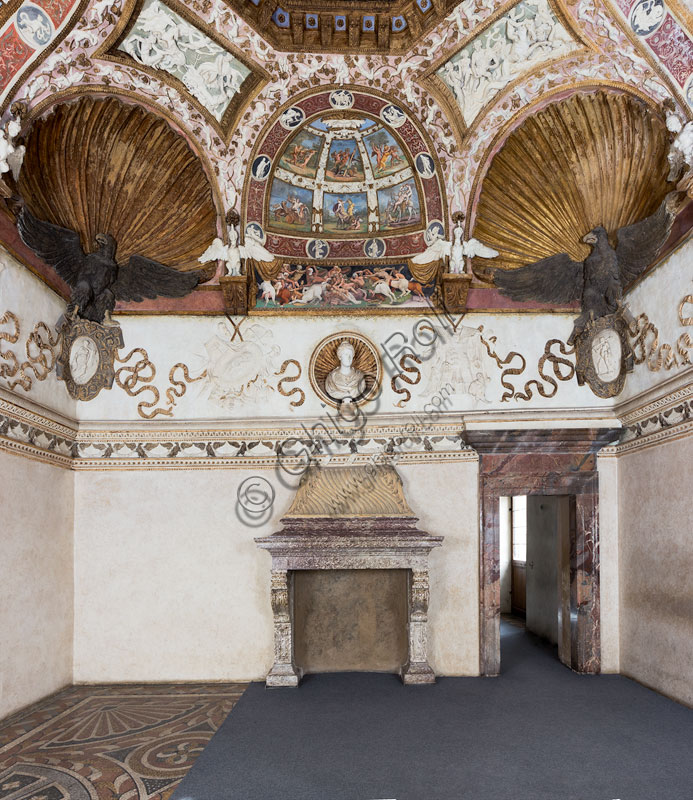 Mantua, Palazzo Te (Gonzaga's Summer residence): Camera delle Aquile (the Chamber of the Eagles) or Phaeton's Chamber (Federico Gonzaga's private room): view of the Northern wall.