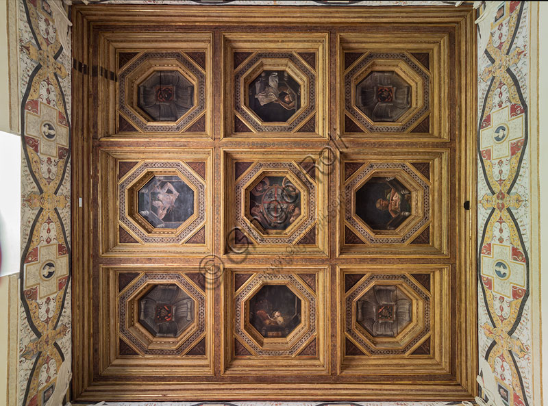 Mantova, Palazzo Te (residenza estiva dei Gonzaga), Camera delle Vittorie: il soffitto a cassettoni con affreschi di Agostino da Mozzanica (1528).