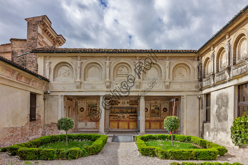 Mantua, Palazzo Te (Gonzaga's Summer residence), Loggia of the Secret Garden. On the façade over the lodge, two Aesop's fables are represented in two recesses.  At the centre of the façade there is the funeral monument dedicated to a dog that was very dear to the Duke