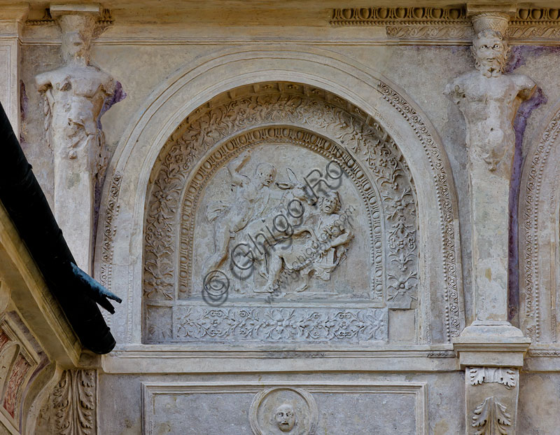 Mantova, Palazzo Te (residenza estiva dei Gonzaga), Loggia del Giardino Segreto: una delle due nicchie, sul fronte sovrastante la loggia, che rappresenta  una favola di Esopo. 