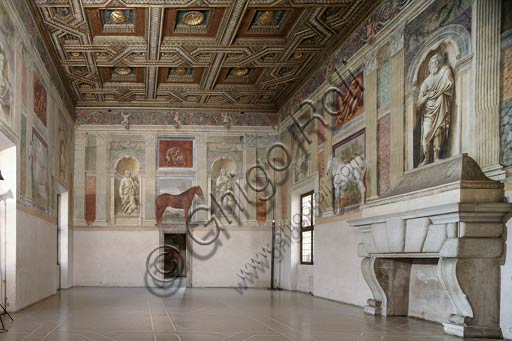  Mantua, Palazzo Te (Gonzaga's summer residence), Sala dei Cavalli (Hall of the Horses): view of the room, with frescoes by Rinaldo Mantovano and Benedetto Pagni (1525 - 1527).