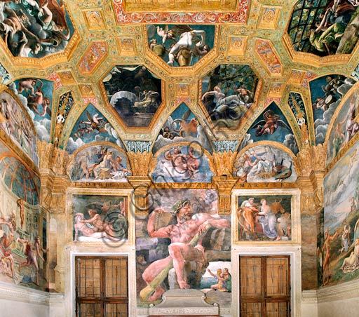  Mantua, Palazzo Te (Gonzaga's summer residence), Sala di Amore e Psiche (Chamber of Cupid and Psyche): east wall. At the centre, Polyphemus, on the left Zeus and Olympia, on the right Pasiphaë. Frescoes by Giulio Romano (1526 - 1528) who got his inspiration from Apuleius' Metamorphoses.