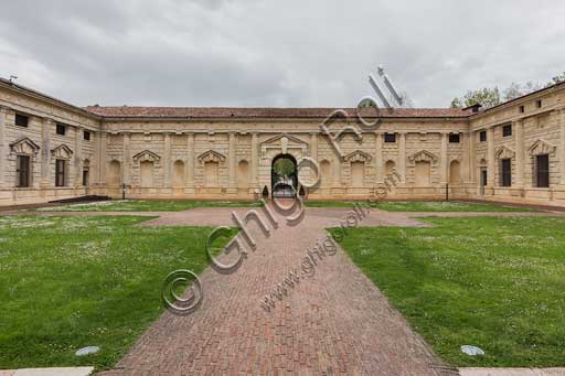 Mantova, Palazzo Te (residenza estiva dei Gonzaga): veduta del Cortile d'Onore, verso l'ingresso (Ovest). 