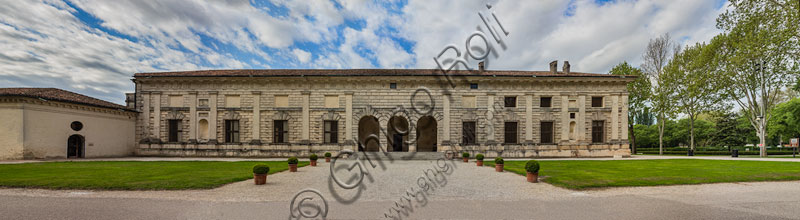 Mantova, Palazzo Te: veduta del fronte settentrionale.