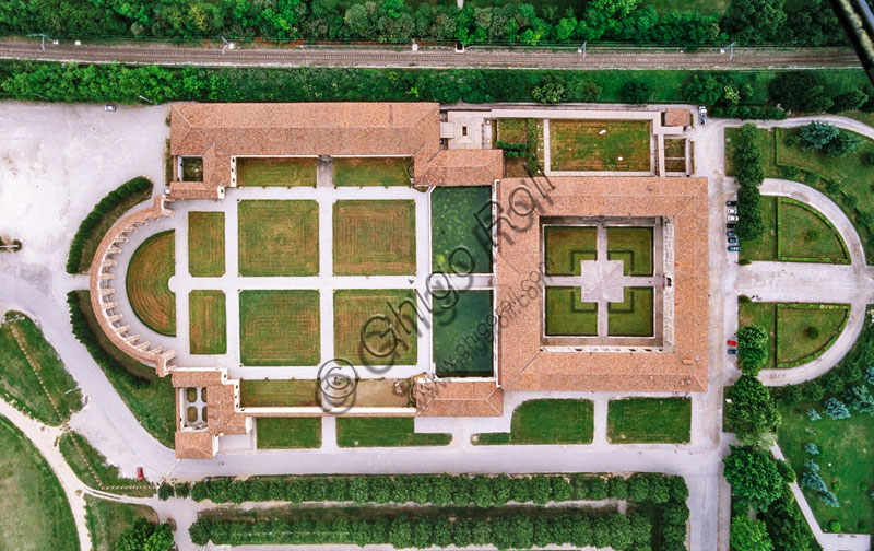  Mantua: Palazzo Te (Gonzaga's summer residence), aerial view .