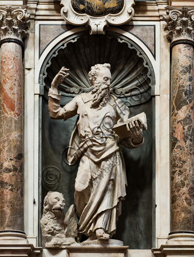 , Genoa, Duomo (St. Lawrence Cathedral), inside, the presbiter, South wall: "St. Mark", 1551-3, statue by Giovanni Giacomo Della Porta.