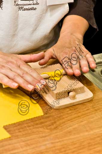 Forlimpopoli, Casa Artusi:Casa Artusi, lezione alla scuola di cucina: le "Mariette" preparano la pasta all'uovo.