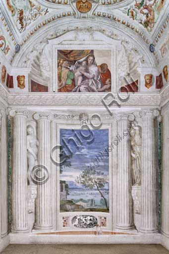 Maser, Villa Barbaro, Stanza del Cane: la parete Sud. Nella  lunetta: Madonna con Bambino e S.ta Caterina (protettrice dei Barbaro) nell'atto di offrire una colomba a Gesù. Affresco del Veronese (Paolo Caliari), 1560 - 1561.