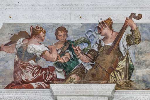 Maser, Villa Barbaro, Stanza dell'amore coniugale:  Tre suonatrici che simboleggiano l'Armonia. Affresco del Veronese (Paolo Caliari), 1560 - 1561.