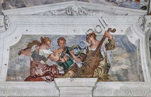 Maser, Villa Barbaro, Stanza dell'amore coniugale:  Tre suonatrici che simboleggiano l'Armonia. Affresco del Veronese (Paolo Caliari), 1560 - 1561.