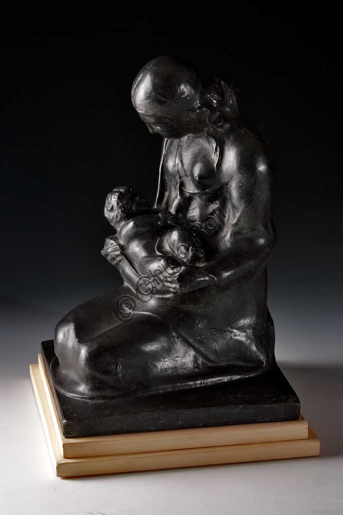 Collezione Assicoop - Unipol: Ubaldo Magnavacca (1885 - 1957), "Maternità". Bronzo fuso.