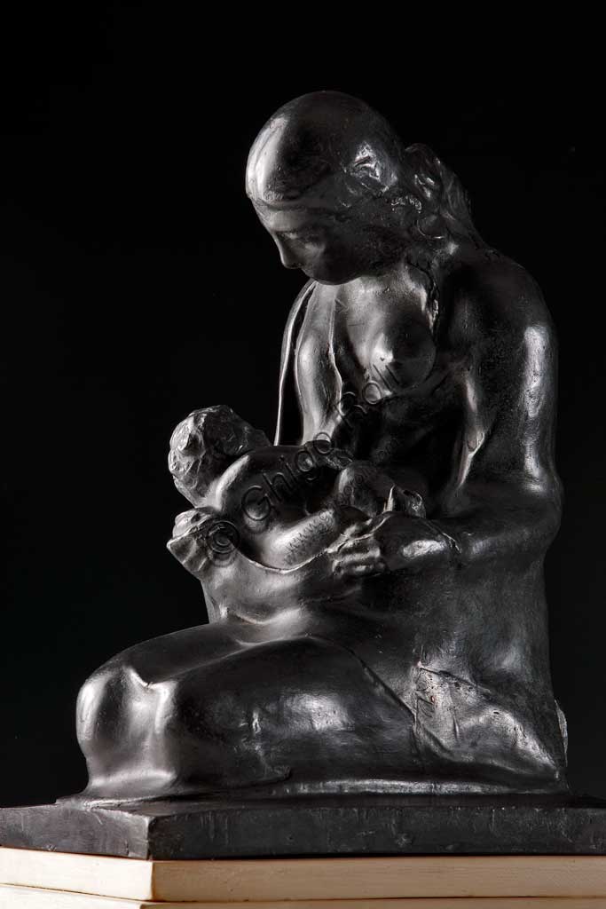 Collezione Assicoop - Unipol: Ubaldo Magnavacca (1885 - 1957), "Maternità". Bronzo fuso.