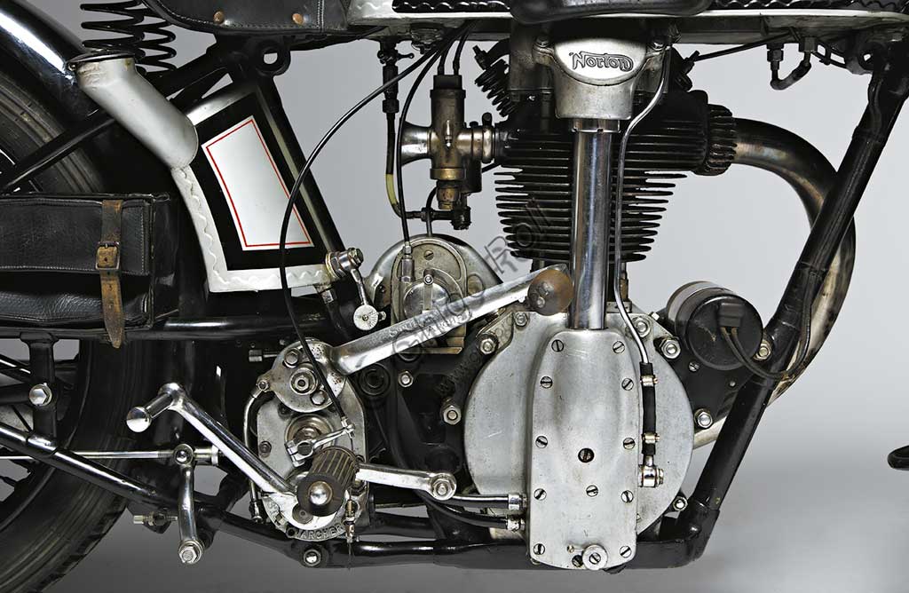 Ancient Motorbike Norton 500 CS1 - Camshaft One. Engine.