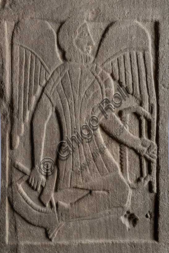 Museo Civico Archeologico di Bologna:Stele funeraria etrusca decorata su entrambi i lati e nello spessore; proveniente dal sepolcreto dei Giardini Margherita. Particolare di metopa: 3. Dedalo.inv. DUCATI_012