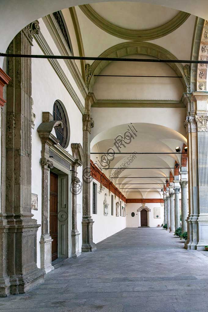 MIlano, Basilica di S. Ambrogio: il portico della canonica.