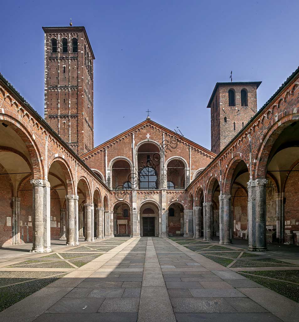 MIlano, Basilica di S. Ambrogio: l'atrio, il portico e la facciata.