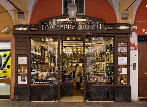 Modena: Historical shop "Salumeria Giusti" (Delicatessen), in Farini street.