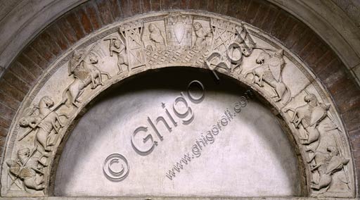  Modena, Cathedral, northern side: the archivolt of the Porta della Pescheria (Fish-Market gate) depicting scenes from the Matter of Britain, in particular the rescue of Winlogee (Guinevere) from captivity. With one exception, all figures are identified by inscriptions.