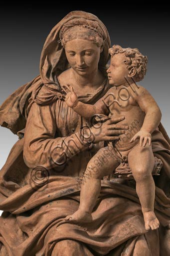  Modena, Galleria Estense: Madonna with Infant Jesus, by Antonio Begarelli (1499 - 1565). Detail.