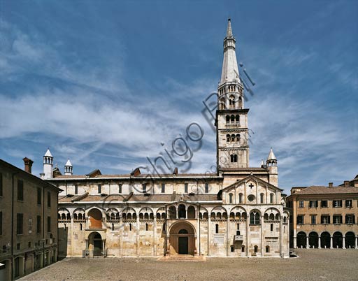 Modena: the Southern side of the Duomo (Cathedral of S. Maria Assunta and S. Geminiano) with the Porta dei Principi (the Prince Door) and the Porta Regia (the Royal Door).
