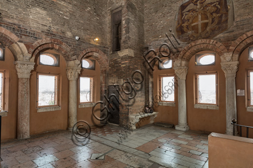 Modena, Ghirlandina Tower, Torresani Hall with works by Campionese Masters, XII - XIII century: view of the corner between the west and north walls.