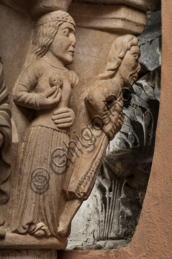 Modena, Ghirlandina Tower, Torresani Hall, east wall: the capital of King David or of dance and music. Campionese Masters, XII - XIII century. Detail.