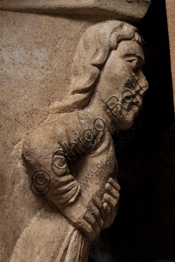 Modena, Ghirlandina Tower, Torresani Hall, east wall: the capital of King David or of dance and music. Campionese Masters, XII - XIII century. Detail.