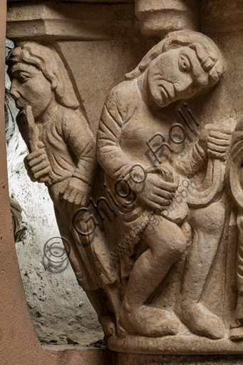 Modena, torre Ghirlandina, sala dei Torresani, parete est: il capitello di Re David o della danza e della musica. Maestri campionesi, XII - XIII secolo. Particolare.