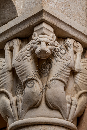 Modena, Ghirlandina Tower, Torresani Hall, west wall: a capital with four pairs of rampant lions. Campionese Masters, XII - XIII century.