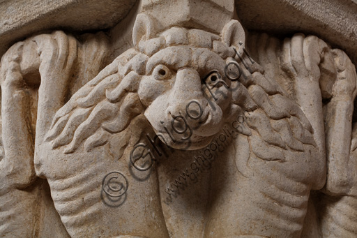 Modena, Ghirlandina Tower, Torresani Hall, west wall: a capital with four pairs of rampant lions. Campionese Masters, XII - XIII century. Detail.