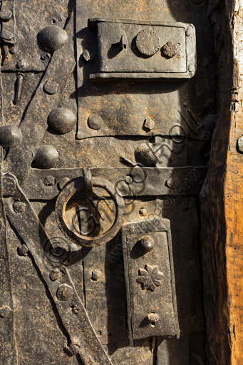 Modena, torre Ghirlandina,  sala della Secchia Rapita: serratura della porta di ingresso.