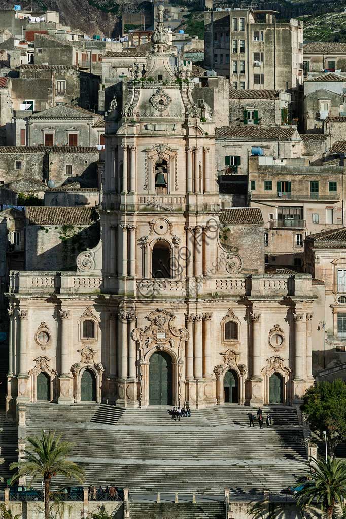 Modica: view of the Cathedral of St GeorgeThe Cathedral of St George is the symbol of the Sicilian Baroque. It is included in the UNESCO World Heritage List, and it is the final result of the six / eighteenth century reconstruction, following the disastrous earthquakes that struck Modica in 1542, in 1613 and in 1693 (the most devastating); slight damage was caused by the earthquakes in the Iblea area that occurred during the eighteenth century and in 1848.