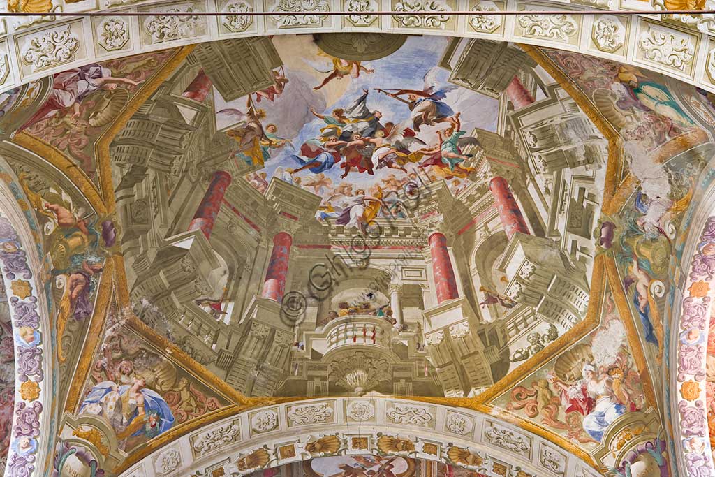 Mondovì, Chiesa della Missione (o del Gesù), finta cupola: soffitto con apoteosi di San Francesco Saverio.Affreschi di Andrea Pozzo (1679).