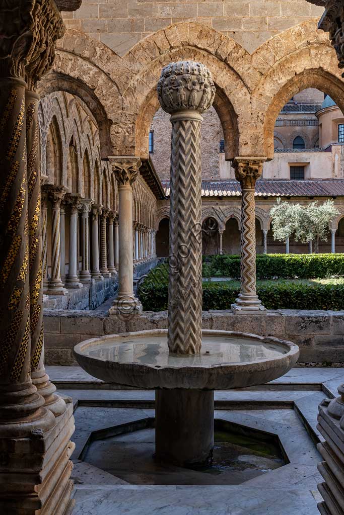  Monreale, Duomo, cloister of the Benedictine monastery (XII century): the small Cloister and its fountain, perhaps an ancient Baptismal font.